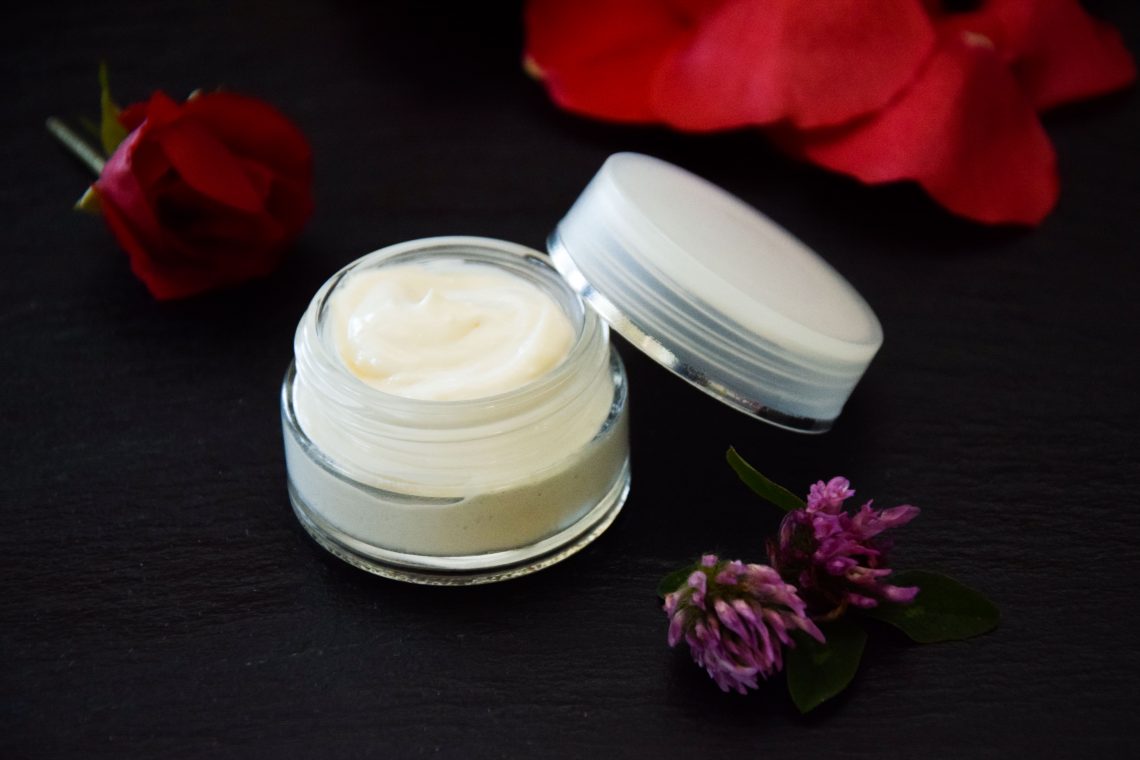 Rosen-Kleeblütencreme